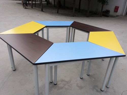 梯形桌组合桌学生梯形桌供应商:枣庄华星教育设备